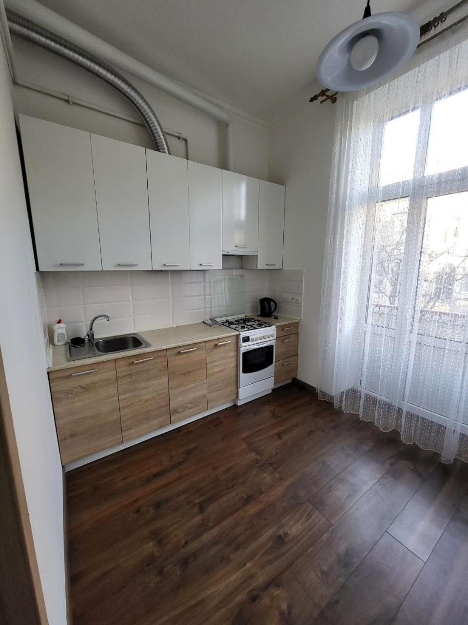לבוב Apartamenty On Knyazya Romana מראה חיצוני תמונה